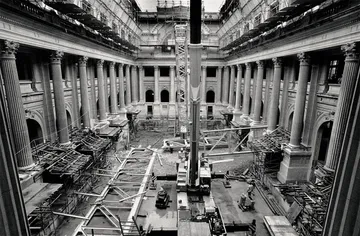 A imagem mostra as obras na sala de concertos da Sala São Paulo.