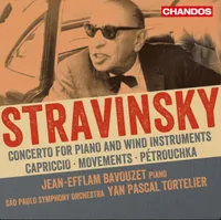 Imagem da capa do cd, nela vemos uma foto do compositor Stravinsky dentro de uma carro. Ele é um homem adulto e branco, de cabelos ralos. Veste terno, gravata borboleta e óculos escuros.